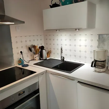 Maison Familiale Avec Terrasse Pres De La - Fr-1-323-484 *