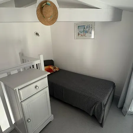 Hébergement de vacances Maison Familiale Avec Terrasse Près De La - Fr-1-323-484 *